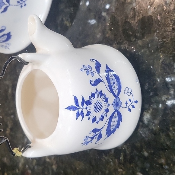 Vintage Blue Onion Pattern Tea Pot Set with Wire Spring Handle - Picture 7 of 14